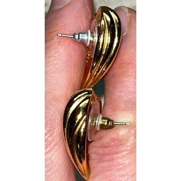 Vintage Heart Earrings Pinup Gift Classic 80s Gold Tone Avon 1" Heavy Valentines - Picture 9 of 12